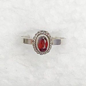 Beautiful Handcrafted 925 Sterling Silver Ring w/Oval Faceted Garnet S - 6 1/2